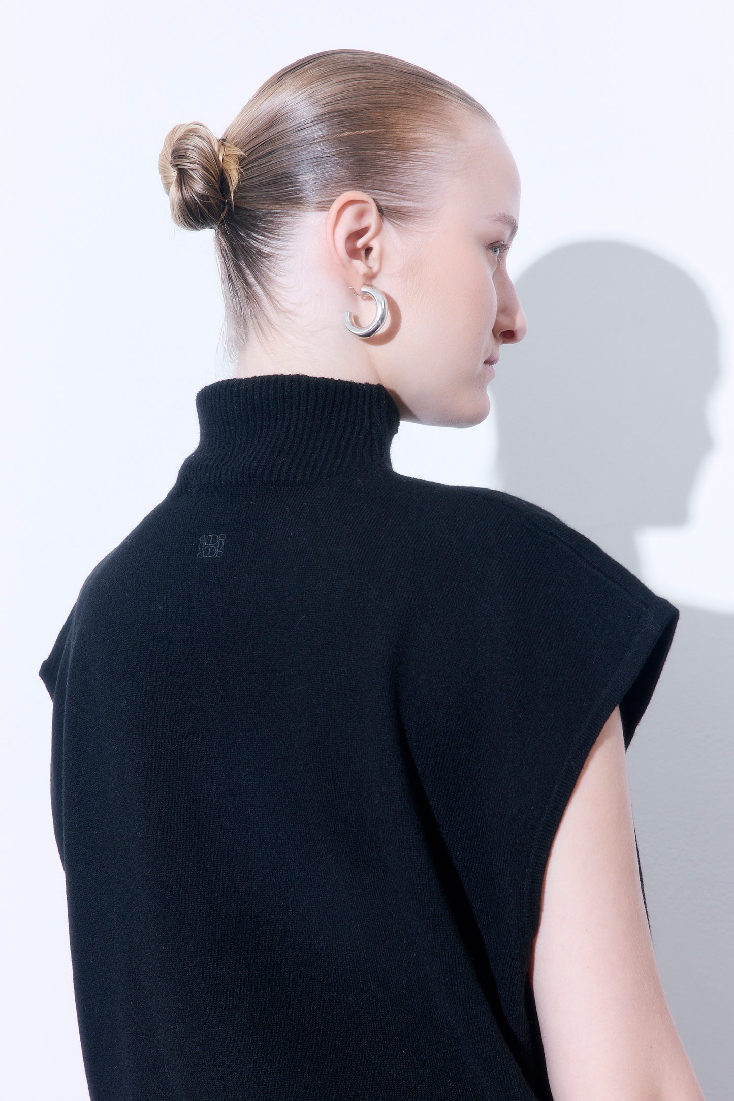 Volume Knit Turtleneck Vest