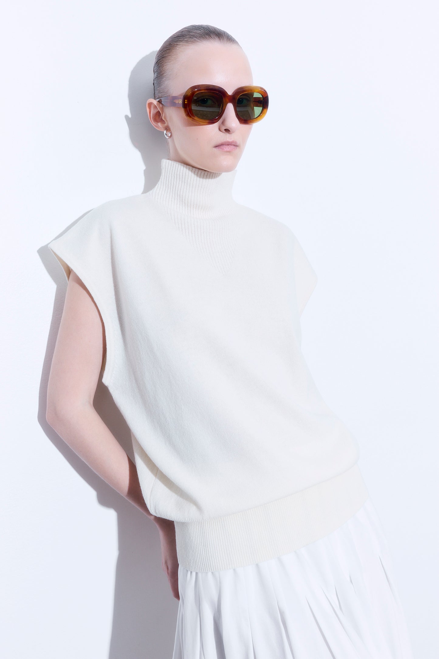 Volume Knit Turtleneck Vest