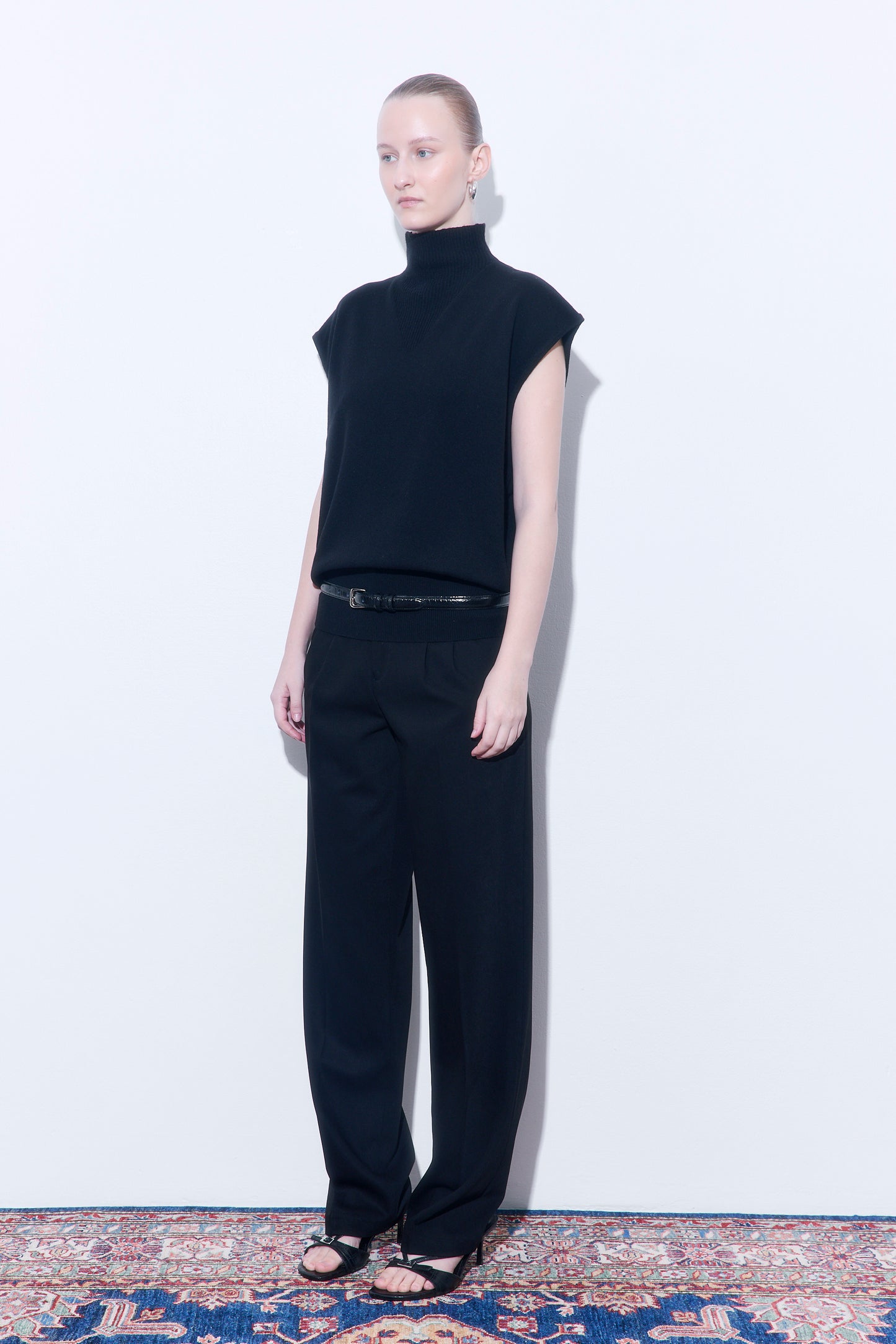 Volume Knit Turtleneck Vest