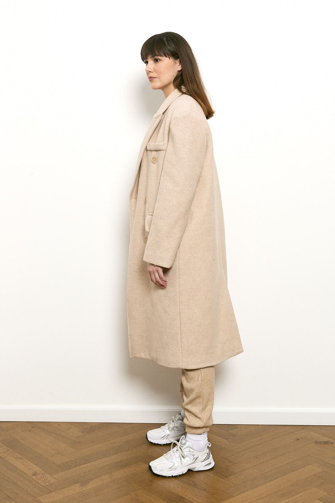 Coat with strong shoulders in Powder tone
