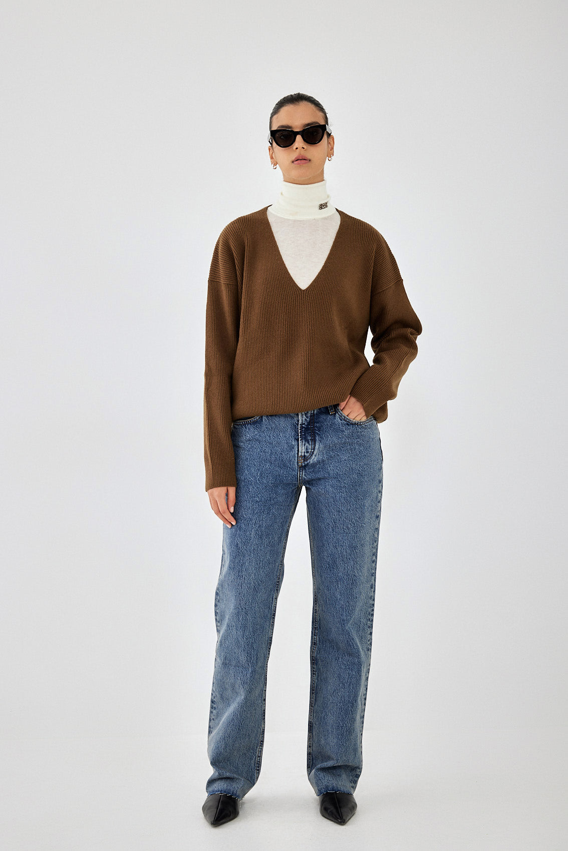 Ribbed V Neck Sweater - Dé Rococo