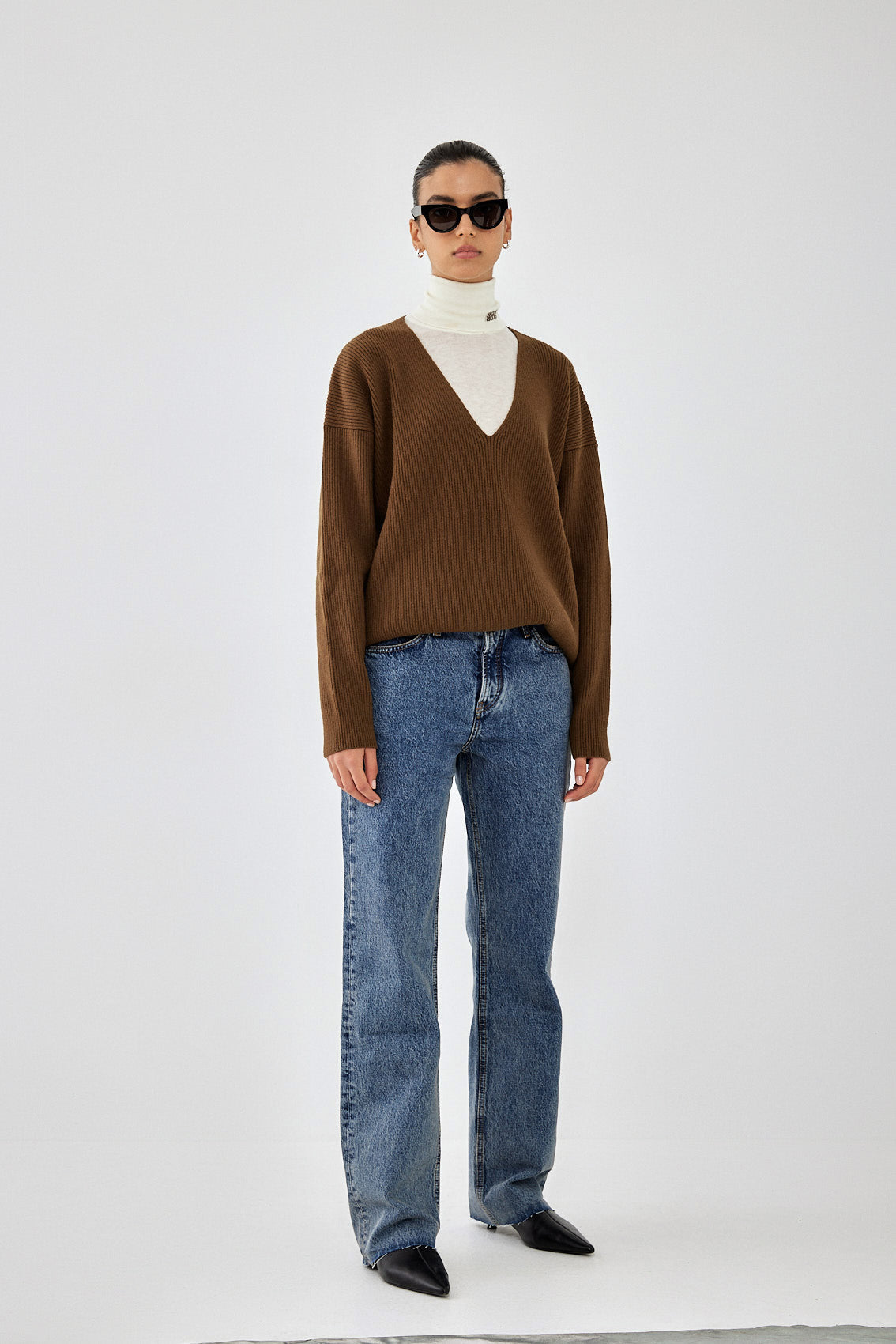 Ribbed V Neck Sweater - Dé Rococo