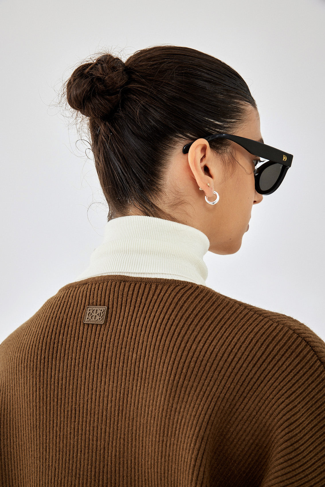 Ribbed V Neck Sweater - Dé Rococo