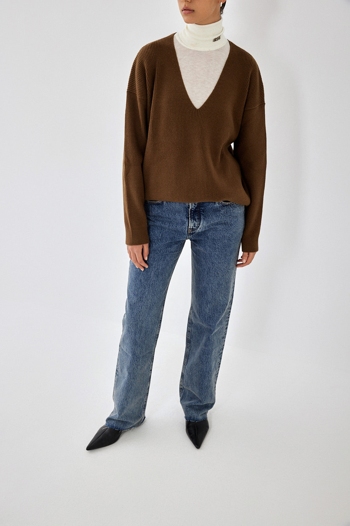 Ribbed V Neck Sweater - Dé Rococo