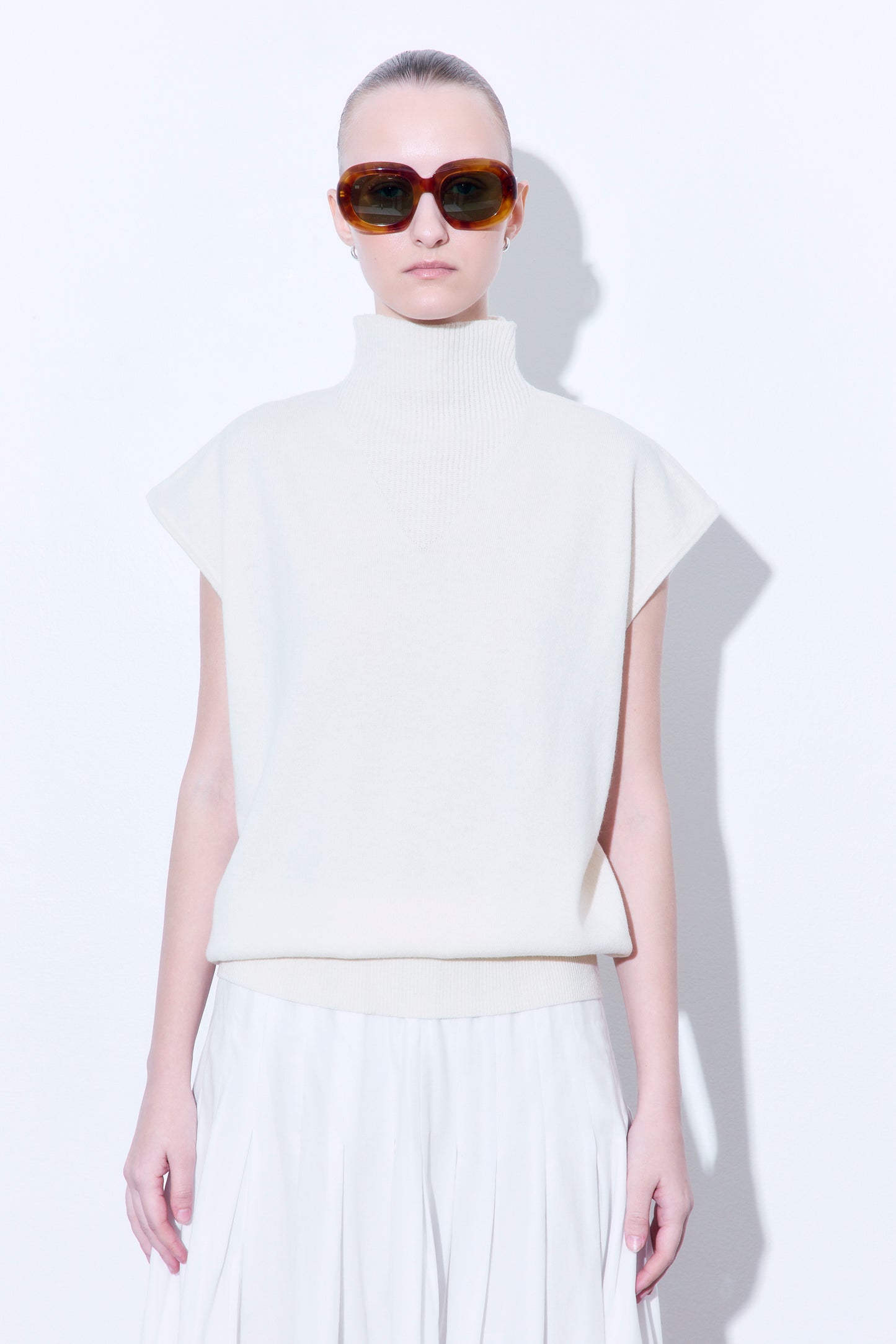 Volume Knit Turtleneck Vest