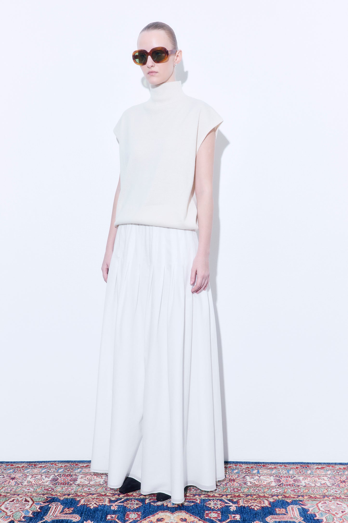 Volume Knit Turtleneck Vest