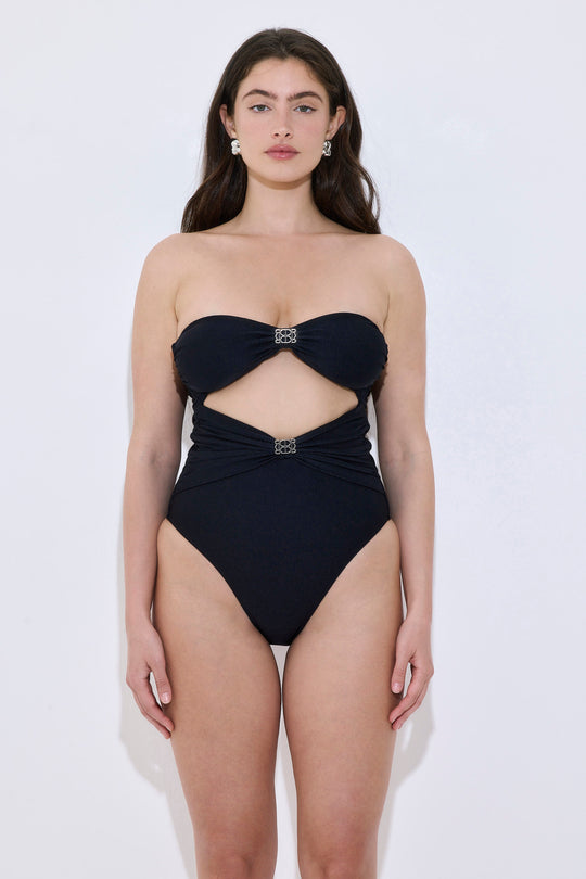 Calliphaea One Piece