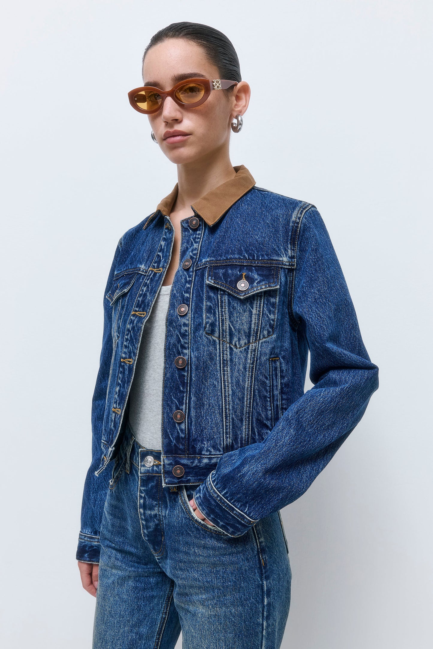 Contrasting Fitted Denim Jacket