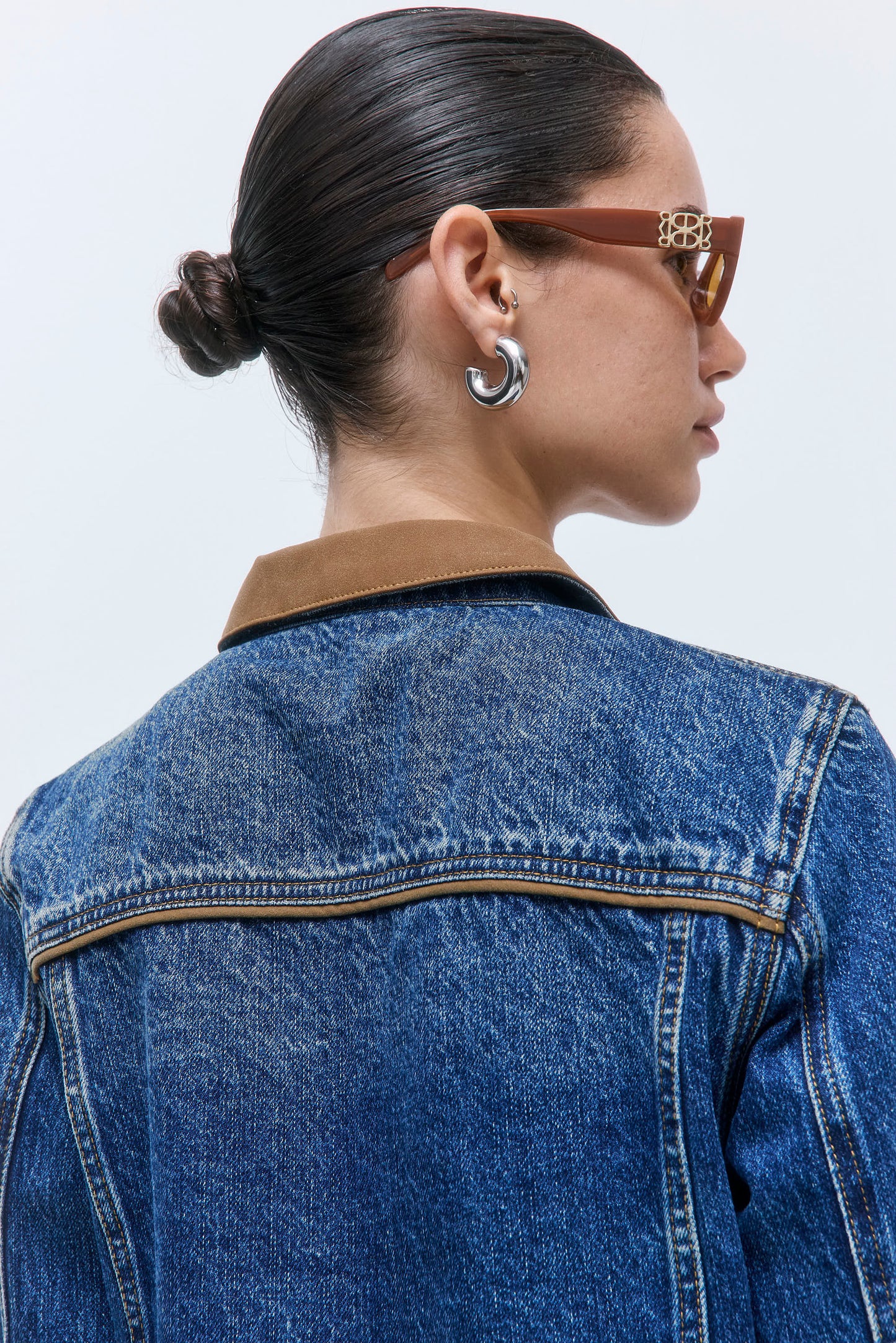 Contrasting Fitted Denim Jacket