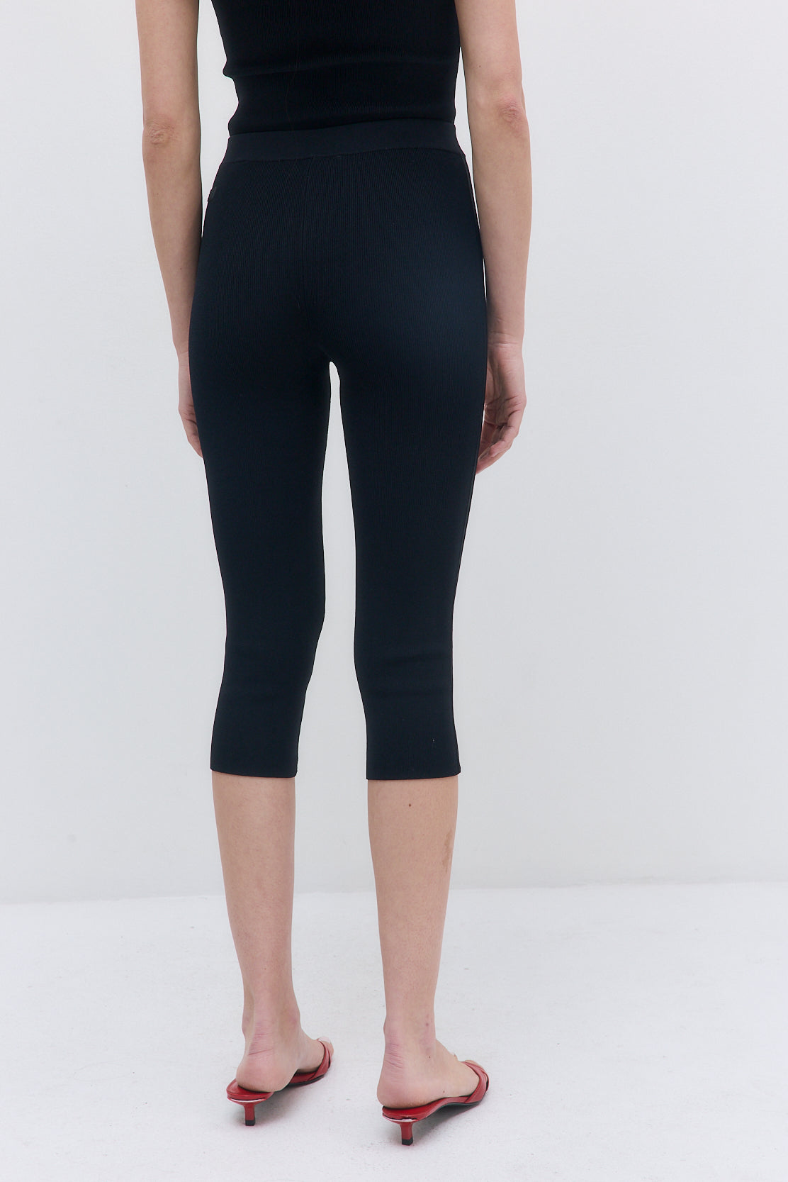 Tight Ribbed Capri Leggings