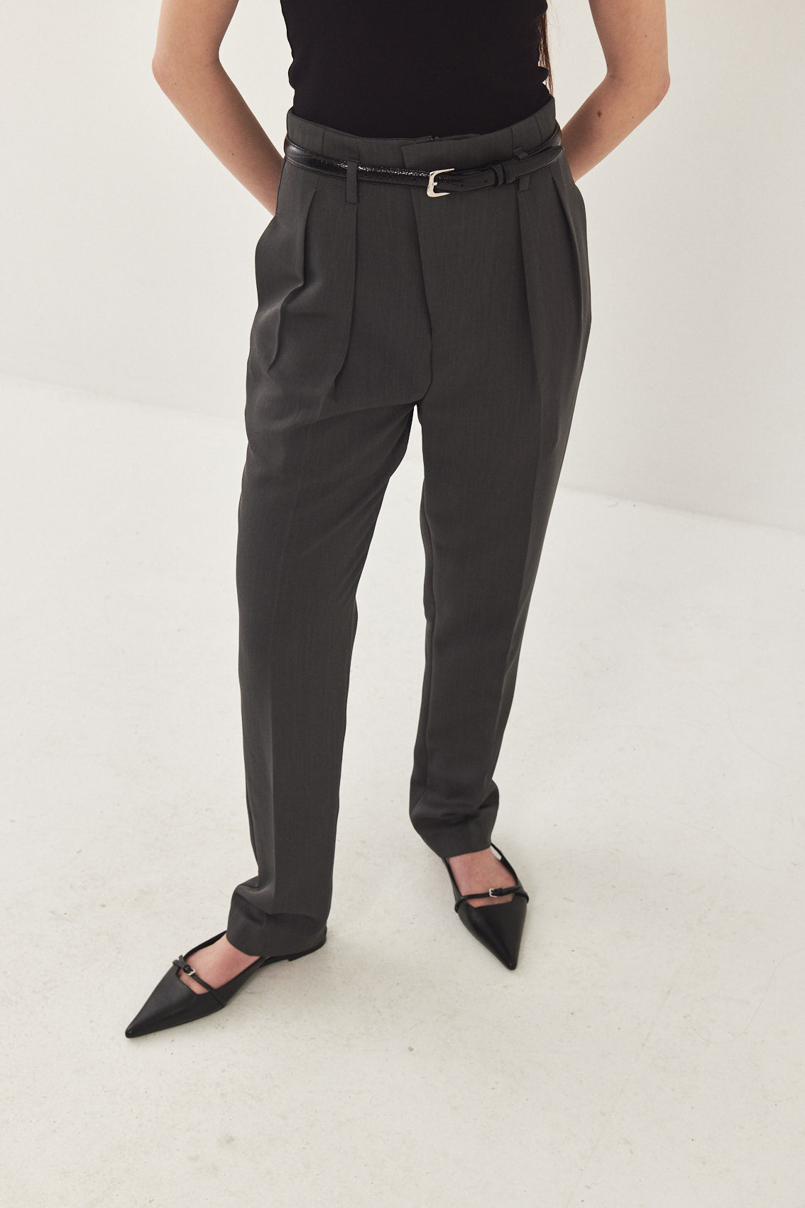 Tapered Pleat Daddy Pants - Dé Rococo