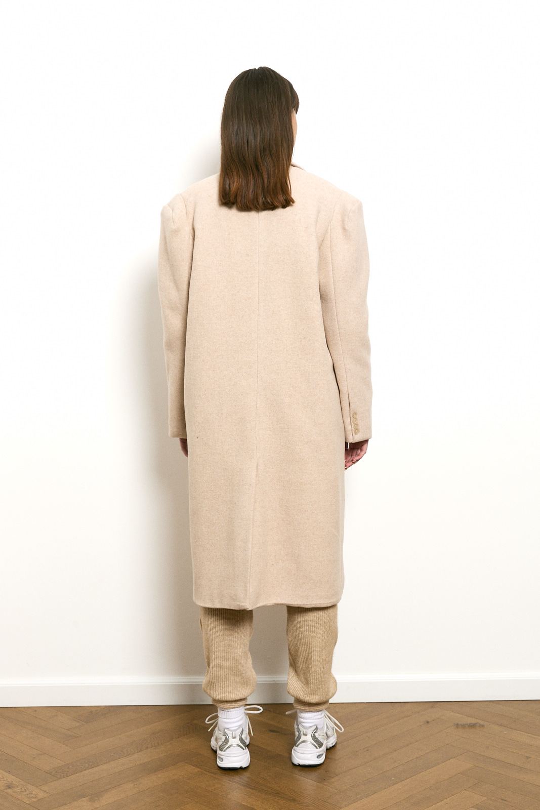 Coat with strong shoulders in Powder tone